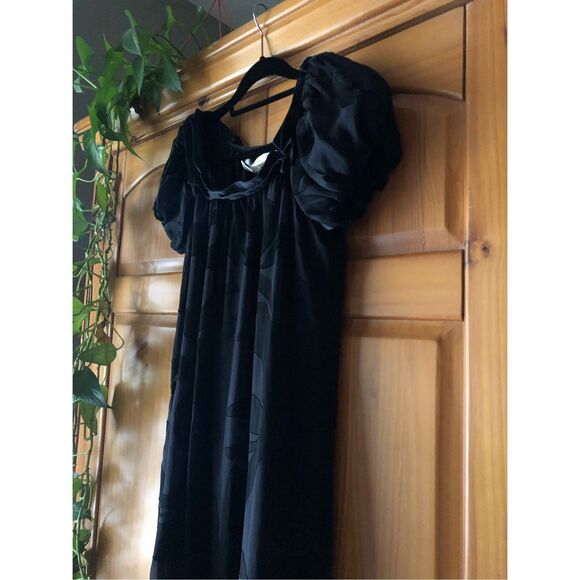 Studio M features short, puffed sleeves and a ruffled neckline Silk SZ L - Picture 3 of 9